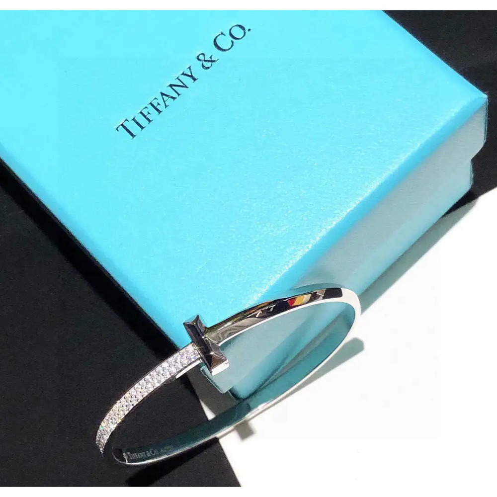 Tiffany & Co. Luxury Wide Bracelet with Diamonds - Picture 4 of 5